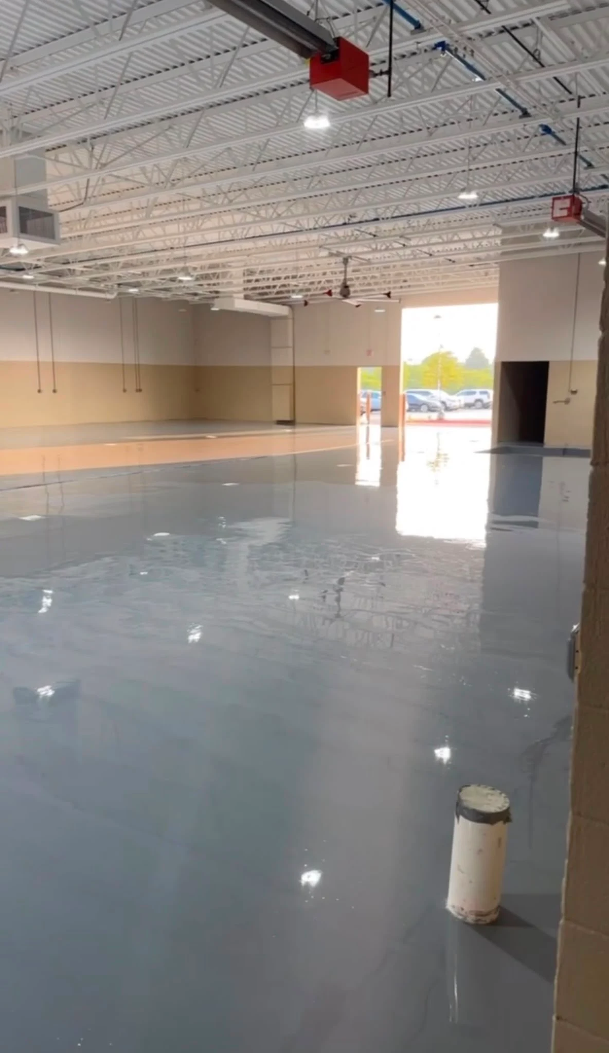 Finished solid colour epoxy floor