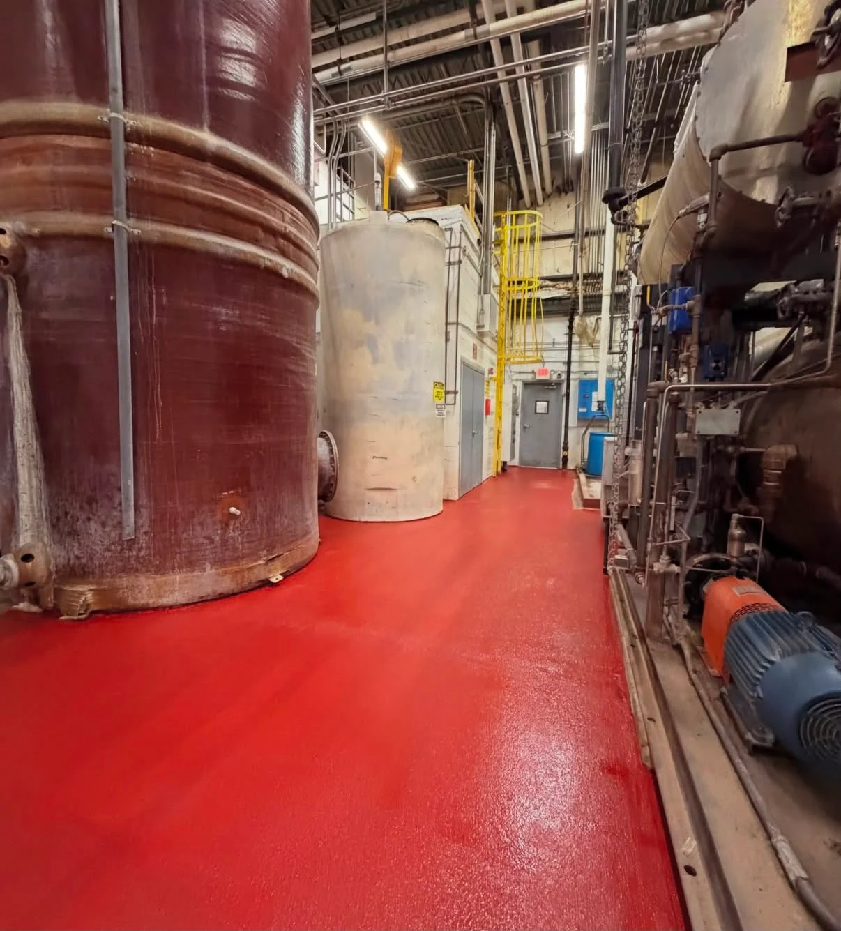 Red urethane cement floor between process tanks